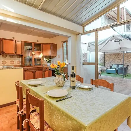 Milazzo With Additional Shower In Garden Διαμέρισμα *