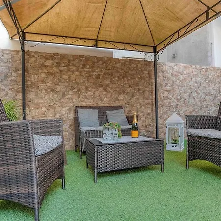 Milazzo With Additional Shower In Garden Διαμέρισμα
