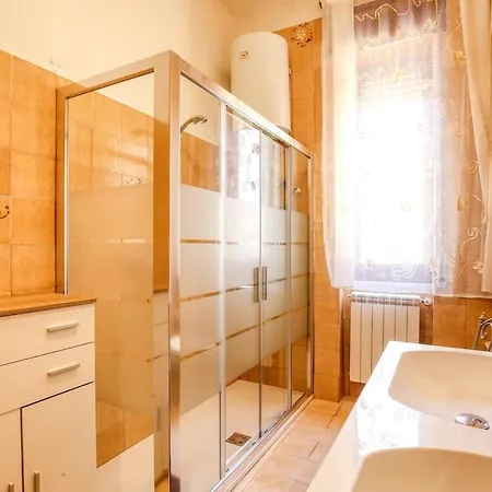 Milazzo With Additional Shower In Garden Διαμέρισμα *