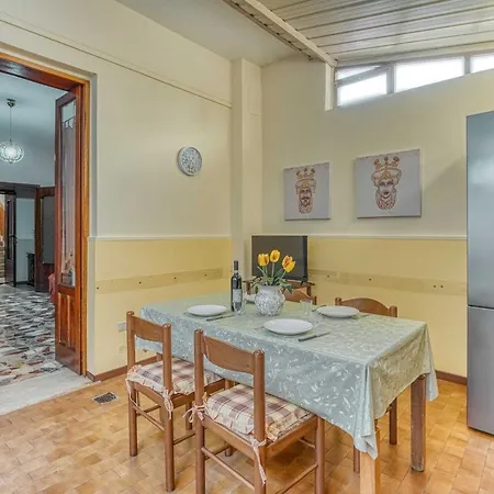Milazzo With Additional Shower In Garden *
